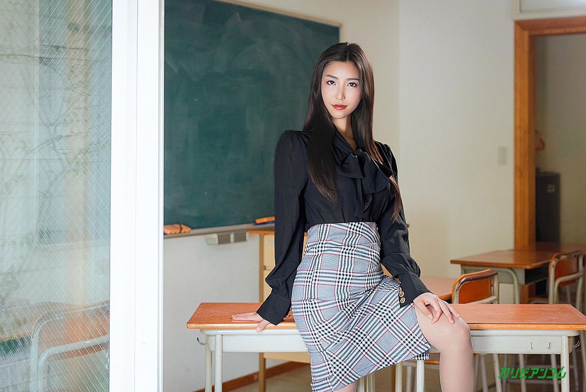 ハイパー美脚で問題児のドMチンポを更生させるタイトスカート痴女教師